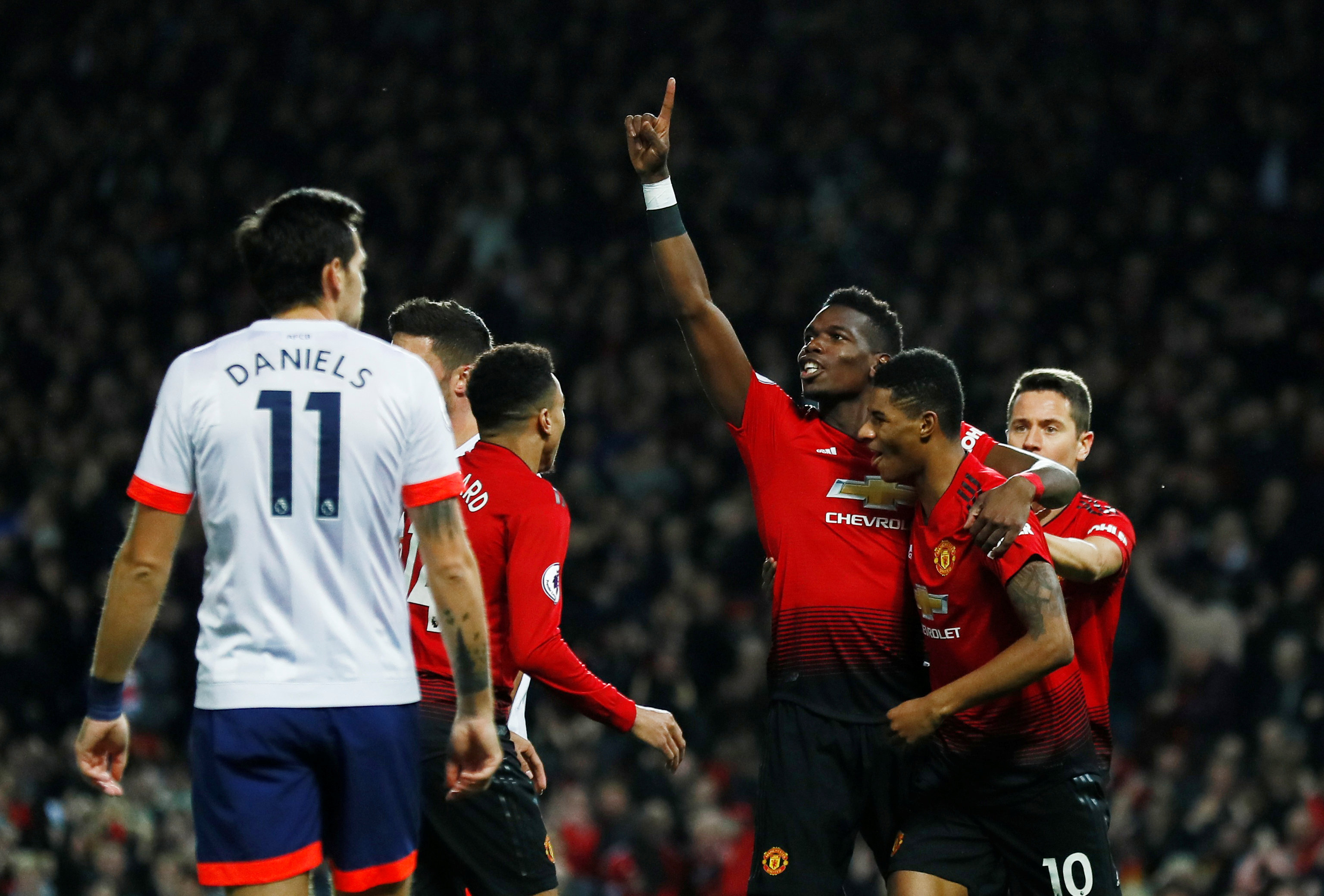 与中场球员 与中场球员